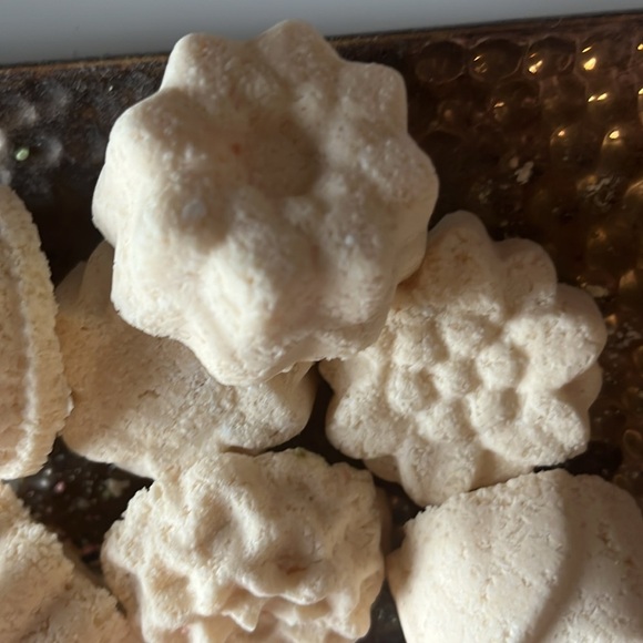 Handcrafted sleepy time herbal melatonin lavender chamomile bath bombs relaxing - Picture 3 of 6